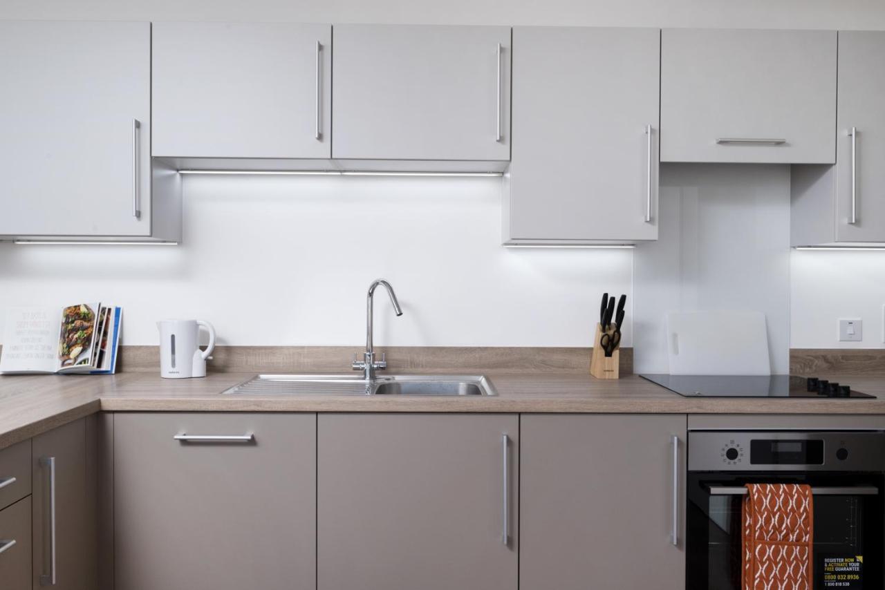 Modern Studios And Apartments At Barking Wharf In ロンドン エクステリア 写真