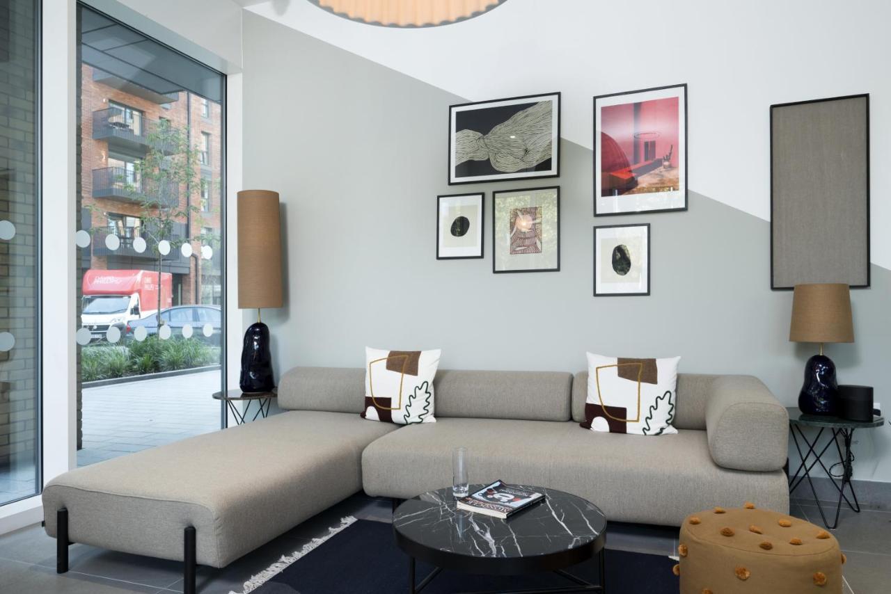 Modern Studios And Apartments At Barking Wharf In ロンドン エクステリア 写真