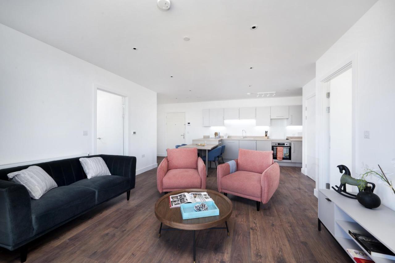 Modern Studios And Apartments At Barking Wharf In ロンドン エクステリア 写真