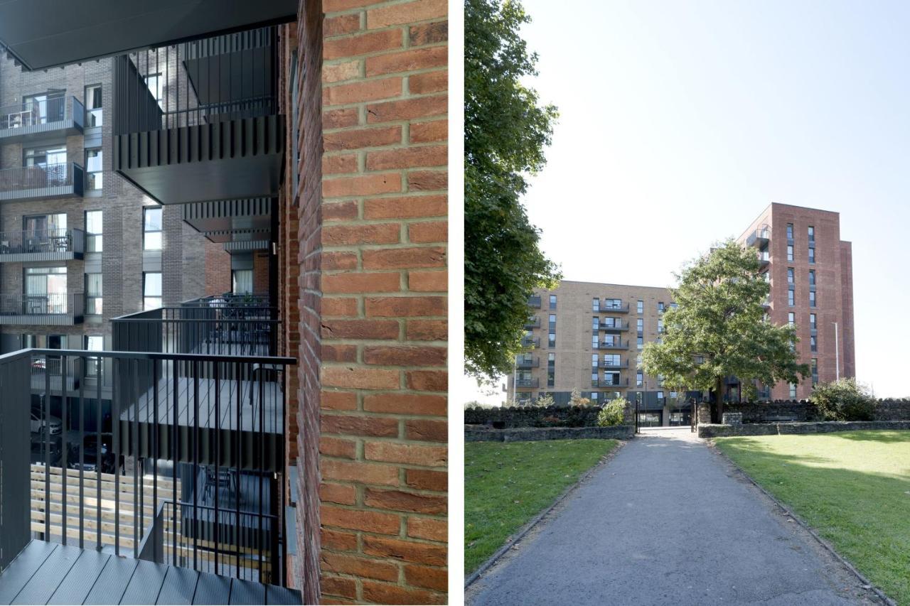 Modern Studios And Apartments At Barking Wharf In ロンドン エクステリア 写真