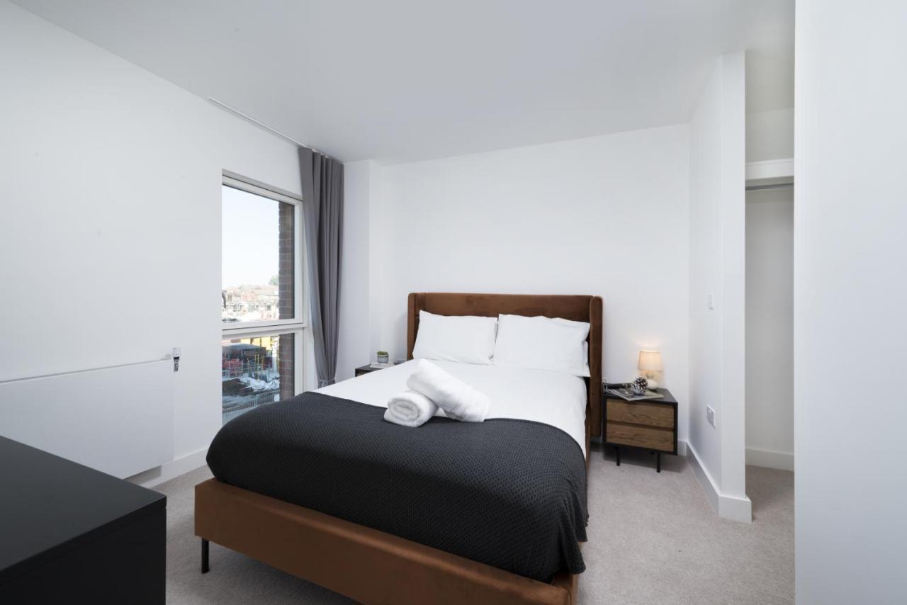 Modern Studios And Apartments At Barking Wharf In ロンドン エクステリア 写真