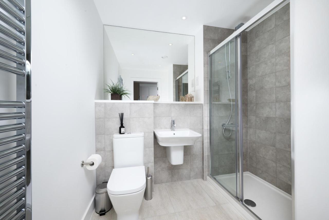 Modern Studios And Apartments At Barking Wharf In ロンドン エクステリア 写真