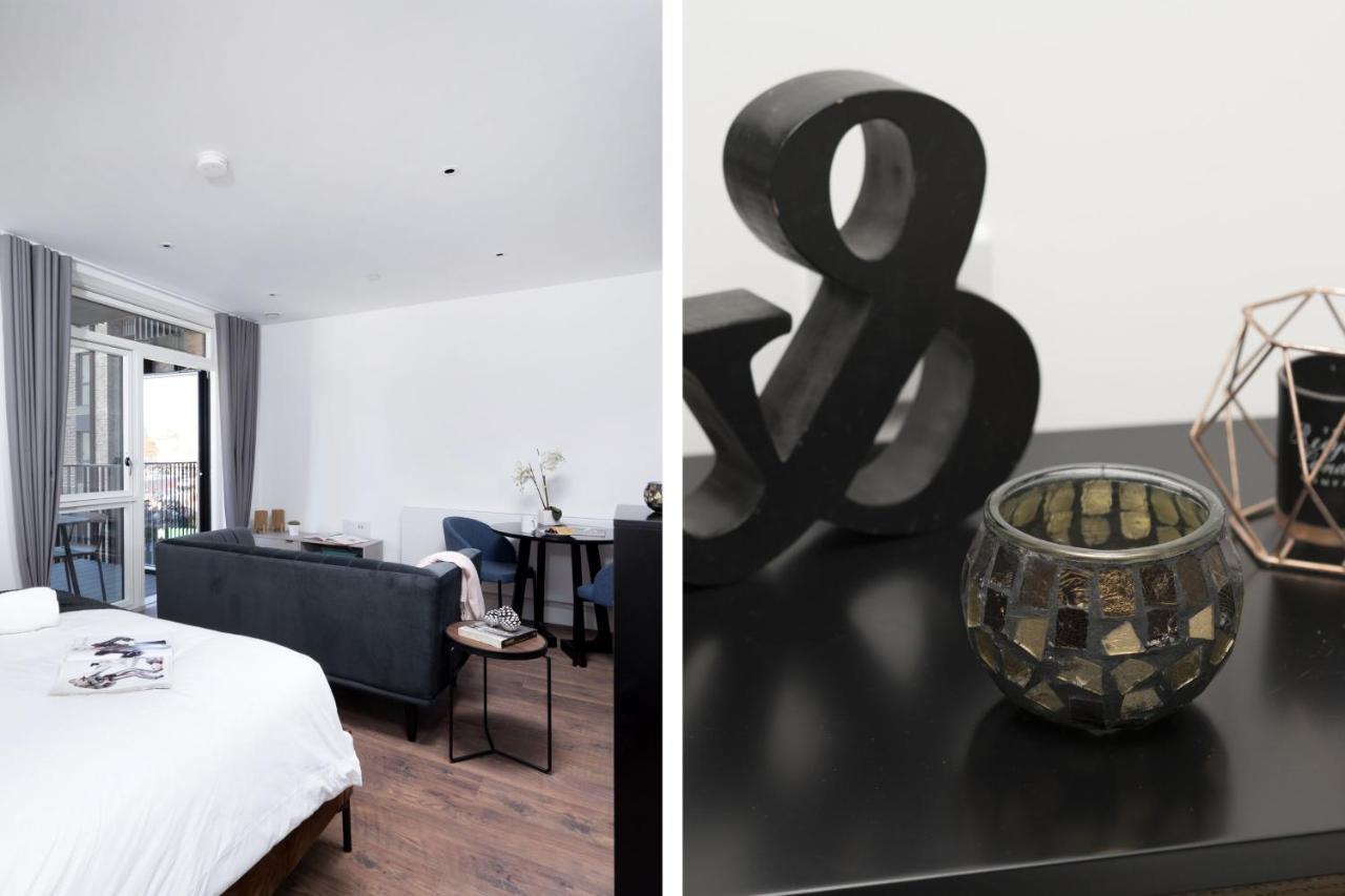 Modern Studios And Apartments At Barking Wharf In ロンドン エクステリア 写真