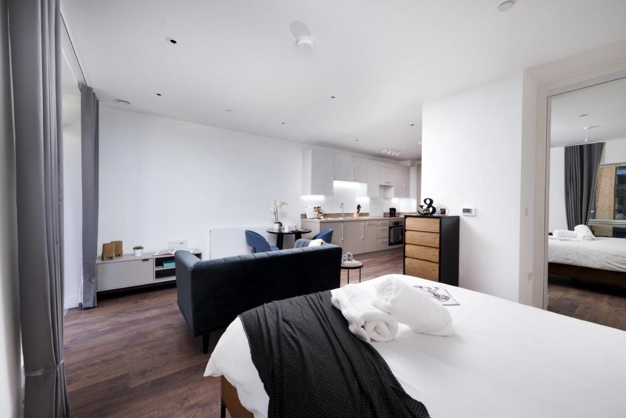 Modern Studios And Apartments At Barking Wharf In ロンドン エクステリア 写真